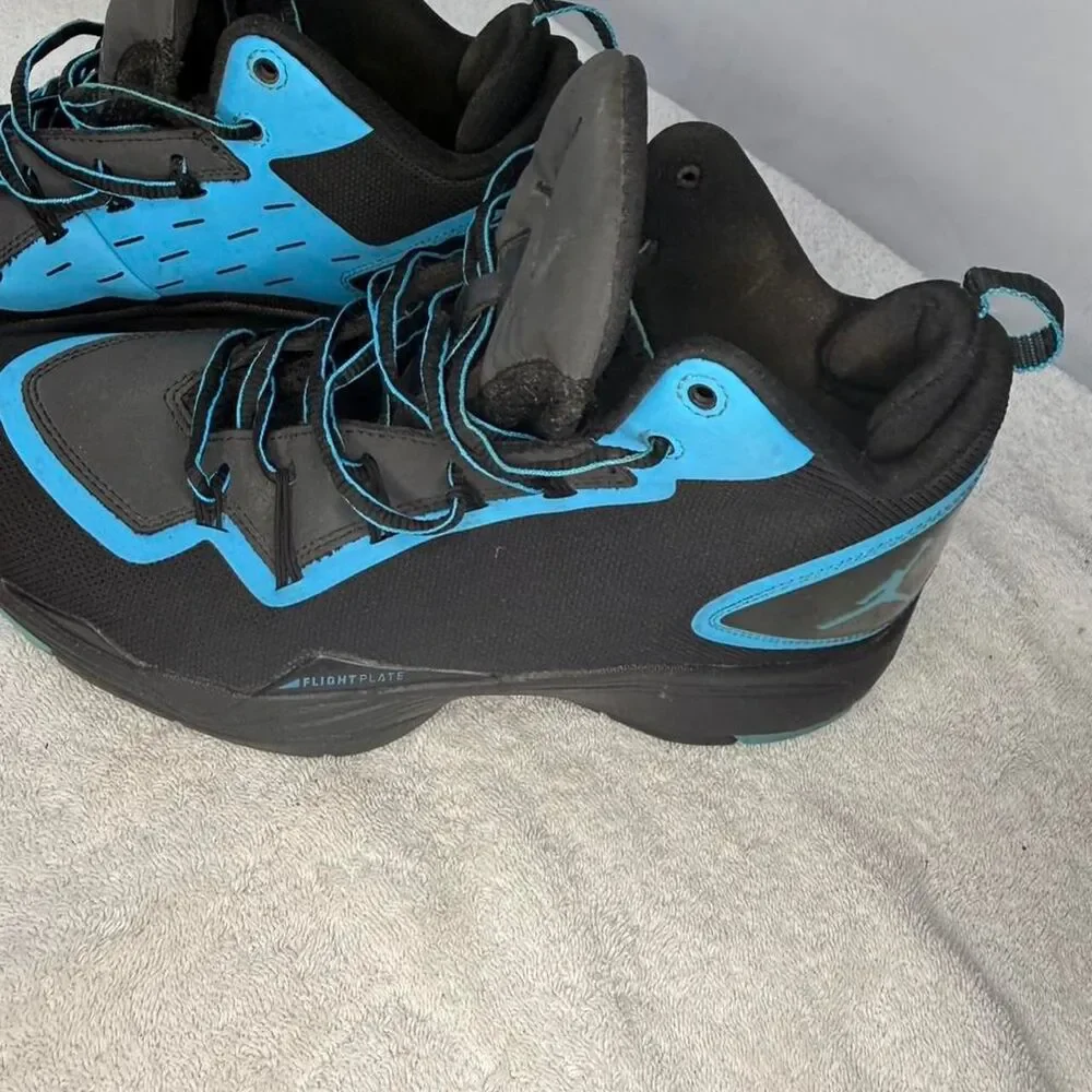 Jordan Men's Blue and Black Trainers